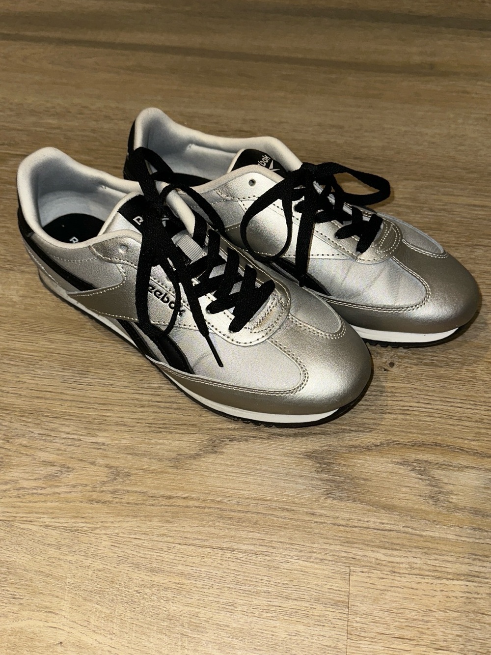 Reebok Women's 7.5 Lace-Up Sneakers Comfort Light OrthoLite Silver Black